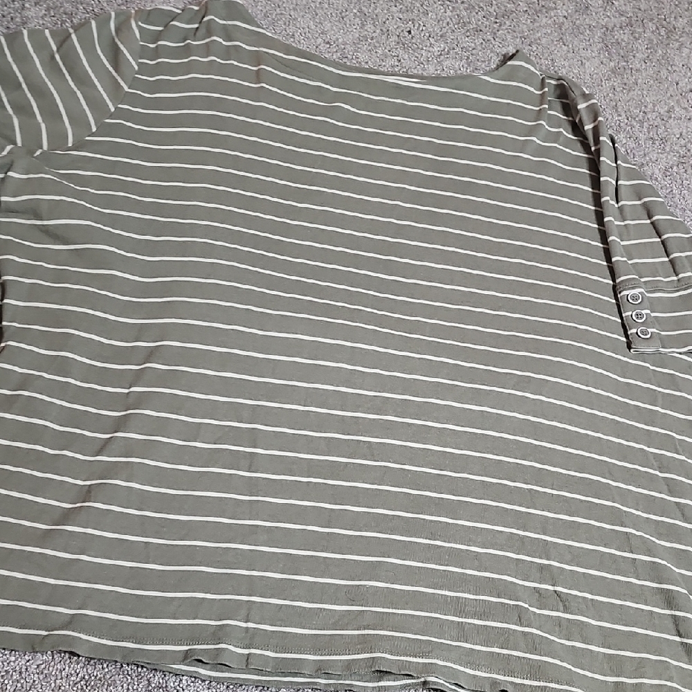 🟠B9🔹️❤️Casual Olive Striped Women's Tee